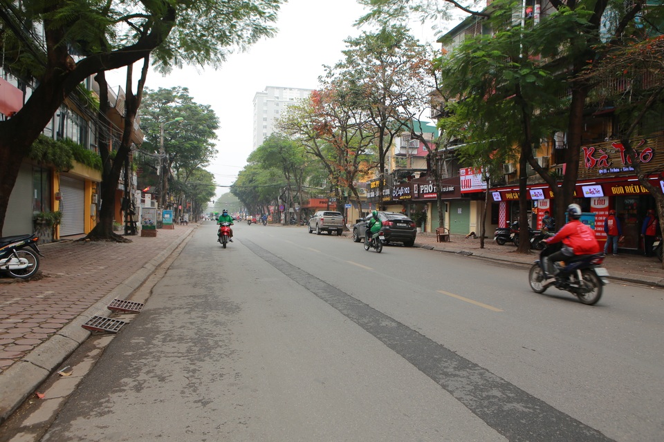 Hà Nội: Hàng loạt hàng quán tạm nghỉ, dán thông báo phòng dịch Covid-19 - 11 Hà Nội: Hàng loạt hàng quán tạm nghỉ, dán thông báo phòng dịch Covid-19 - 11
