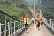 Cuộc sống bất ngờ của bản làng người Khùa bên cây Cầu Dân trí