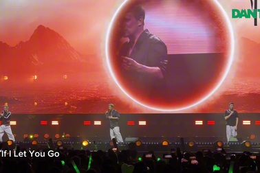 Những màn biểu diễn của nhóm Westlife trong đêm diễn đầu tiên tại Hà Nội