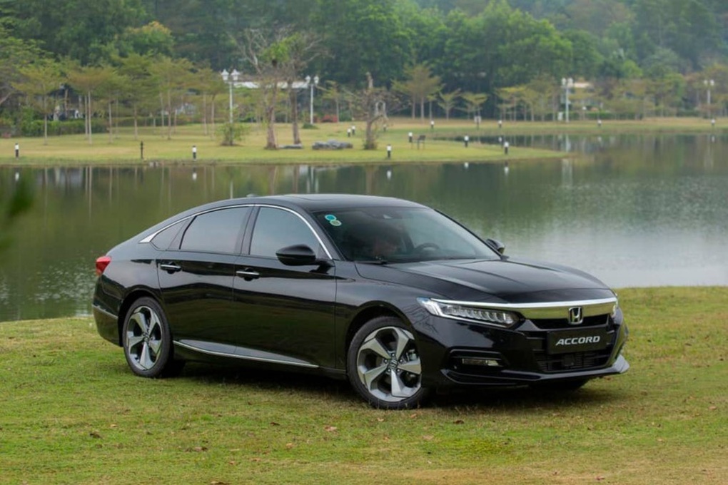 Honda Accord giảm 250 triệu đồng cho suất nội bộ, giá mới rẻ hơn Camry - 1