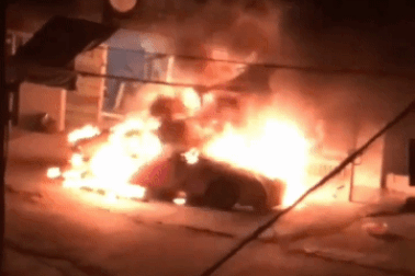 Xe Mazda 3 mới mua bốc cháy ngùn ngụt, nghi bị phóng hỏa