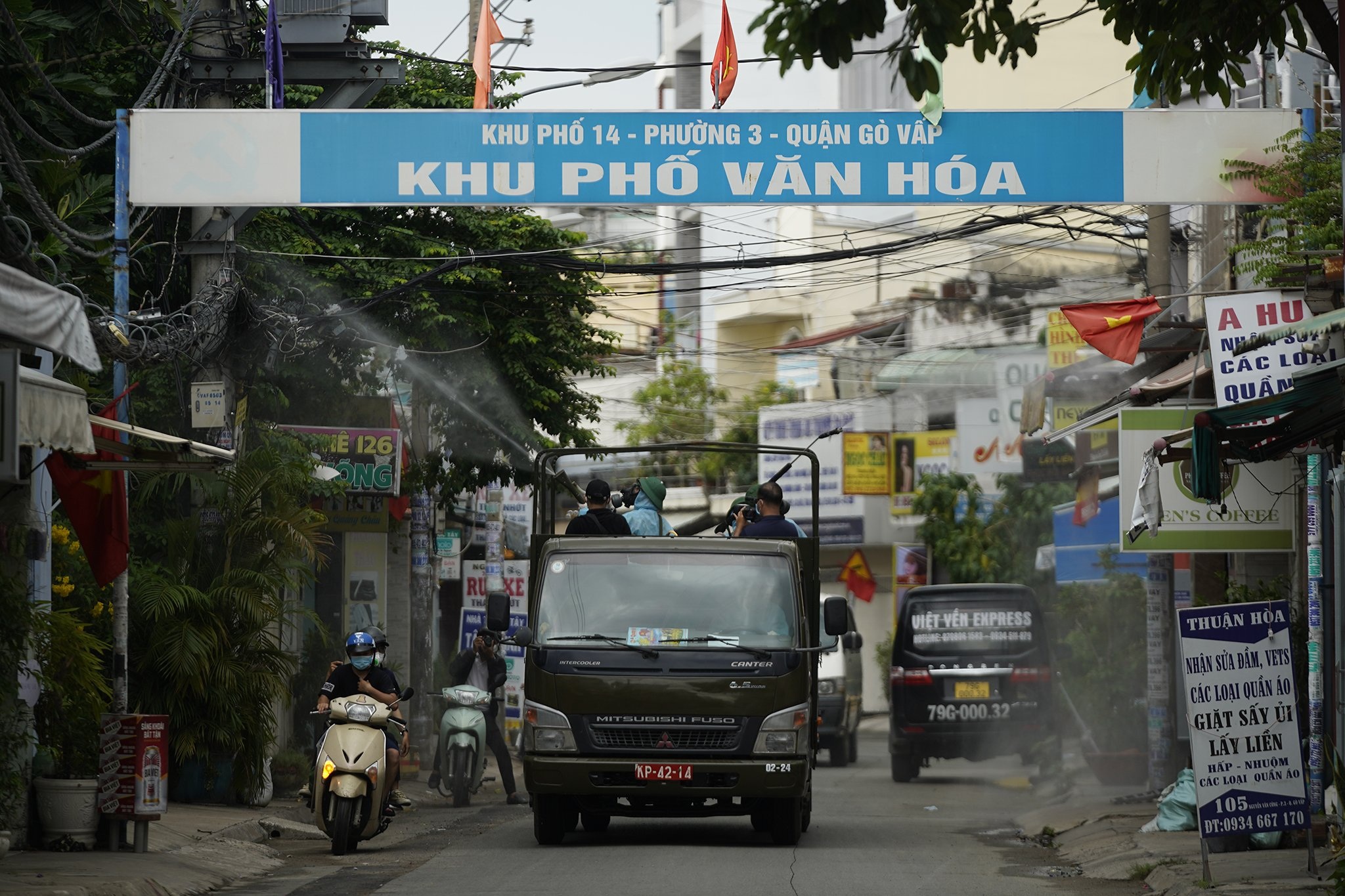 Cận cảnh 15 xe đặc chủng tiêu độc khử khuẩn diện rộng ở tâm dịch TPHCM - 11 Cận cảnh 15 xe đặc chủng tiêu độc khử khuẩn diện rộng ở tâm dịch TPHCM - 11