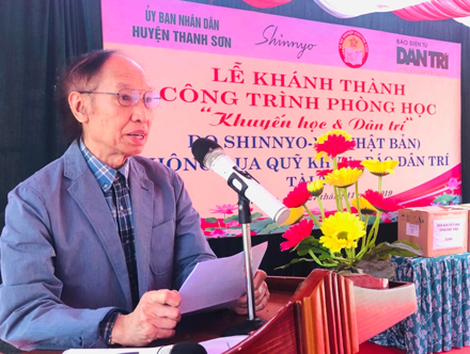 Tổng Biên tập báo Dân trí cùng Tổ chức Shinnyo - en Nhật Bản tặng 3 phòng học cho thầy trò xã miền núi - 1 Tổng Biên tập báo Dân trí cùng Tổ chức Shinnyo - en Nhật Bản tặng 3 phòng học cho thầy trò xã miền núi - 1