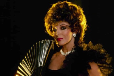 Nữ diễn viên Joan Collins tuyên bố "cười vào mặt" những ai thẩm mỹ