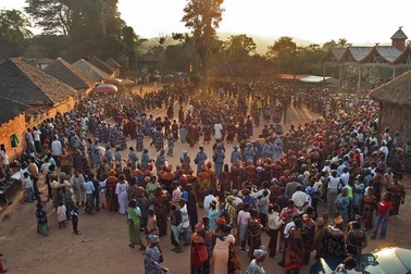 Cung điện độc đáo toàn nhà cấp 4 của ông vua có 100 vợ và 500 con