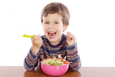 Trẻ biếng ăn dễ ốm trong mùa nồm