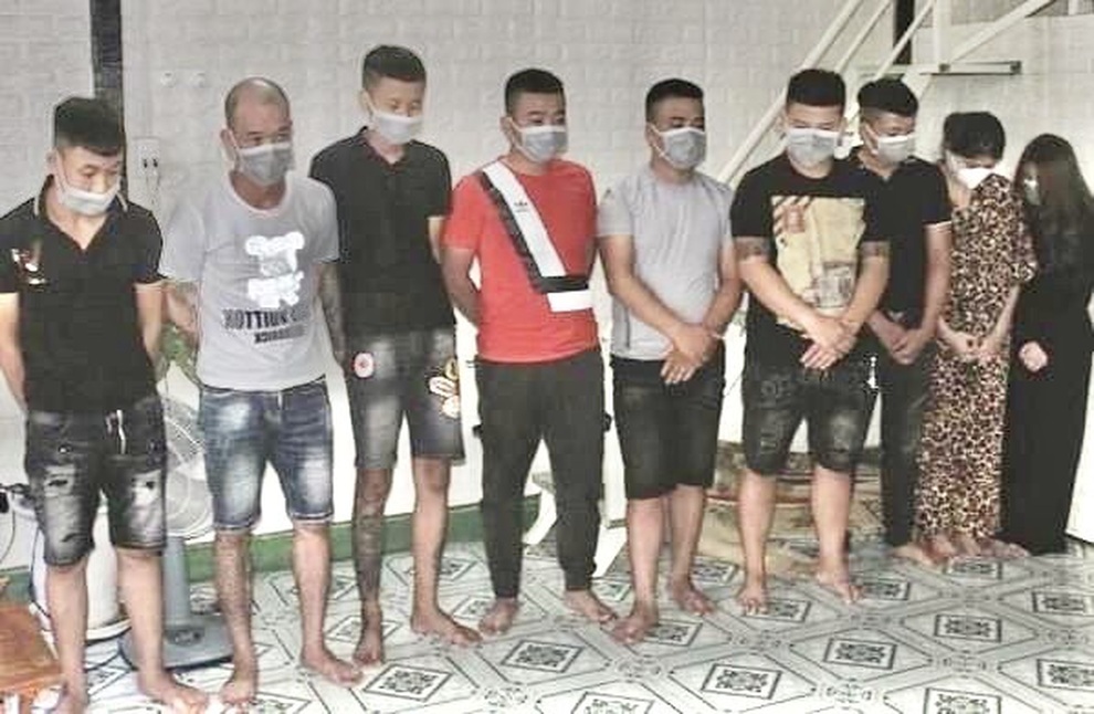 Bắt nhóm đối tượng chuyên cho vay tiền với lãi suất cắt cổ - 1 Bắt nhóm đối tượng chuyên cho vay tiền với lãi suất cắt cổ - 1