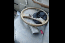 Xe "rụng" vô lăng, tài xế vẫn thản nhiên lái còn quay video "khoe" lên mạng