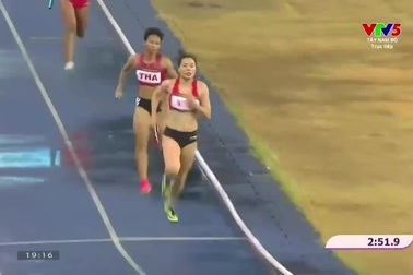 Nguyễn Thị Huyền giành HCV nội dung chạy tiếp sức hỗn hợp nam nữ 4x400m