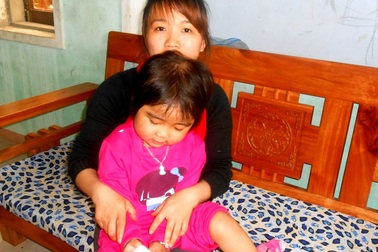 Thương bé 5 tuổi mang trên mình căn bệnh quái ác