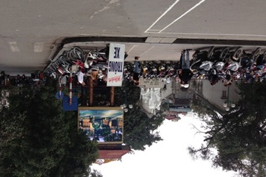  Khu vực tượng đài Cảm tử bị "xẻ thịt" làm bãi trông xe