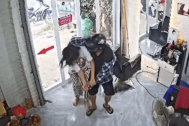 Vụ người đàn ông tấn công nữ chủ tiệm cắt tóc: Nạn nhân nhập viện