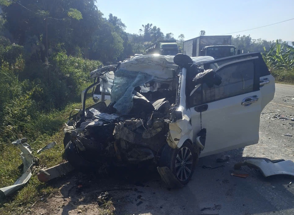 Tạm giữ tài xế ô tô lấn làn tông xe đầu kéo khiến 4 người chết ở Lạng Sơn - 1