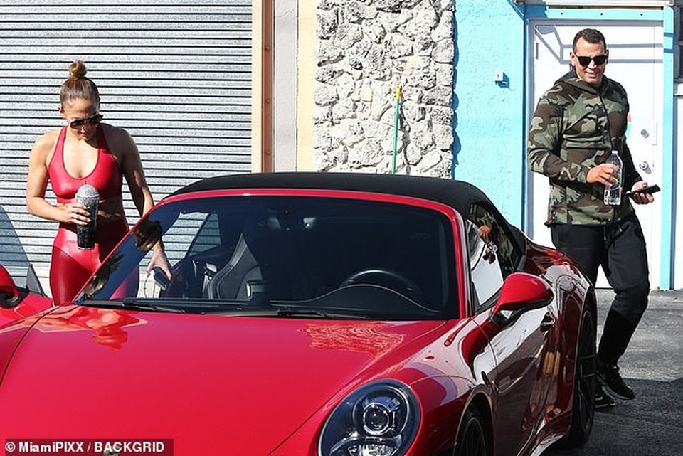 Ngưỡng mộ vóc dáng khỏe đẹp của Jennifer Lopez - 7 Ngưỡng mộ vóc dáng khỏe đẹp của Jennifer Lopez - 7