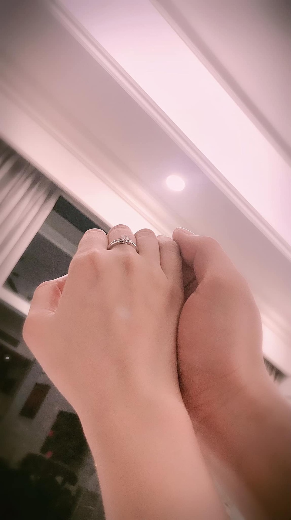 Chồng kém 5 tuổi của MC Thùy Linh là diễn viên của phim Hồ sơ cá sấu - 1 Chồng kém 5 tuổi của MC Thùy Linh là diễn viên của phim Hồ sơ cá sấu - 1