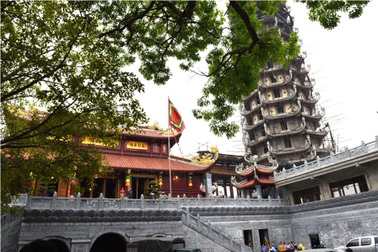 Đúc tượng Chủ tịch Hồ Chí Minh và các danh tướng Việt Nam