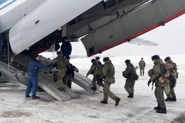 Mỹ nghi ngờ hiện diện của Nga tại Kazakhstan giữa lúc "nước sôi lửa bỏng"