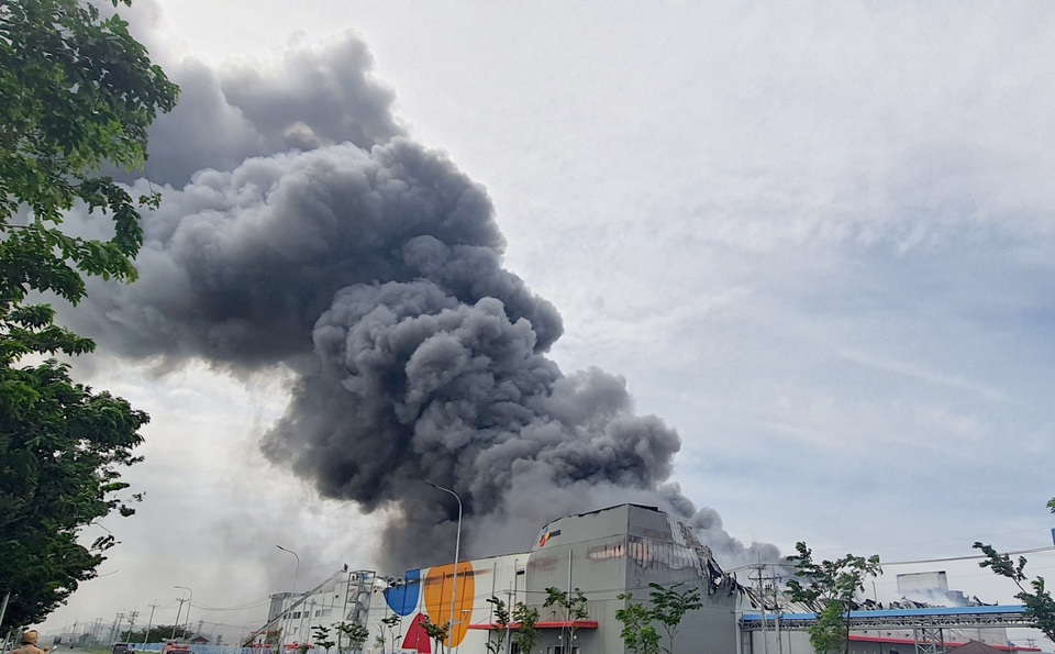 Hiện trường vụ cháy kinh hoàng trong khu công nghiệp Hiệp Phước - 10 Hiện trường vụ cháy kinh hoàng trong khu công nghiệp Hiệp Phước - 10