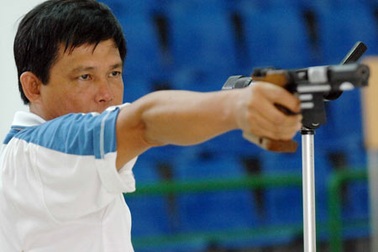 Hỏng lò xo hy hữu khiến bắn súng trượt Vàng