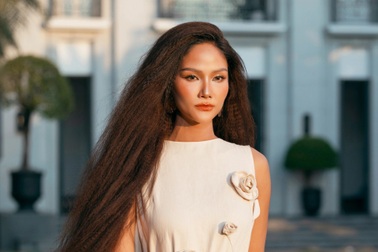 H'Hen Niê xuất hiện khác lạ trong show Đỗ Mạnh Cường