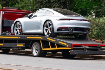 Hàng trăm chiếc Porsche ngừng hoạt động đầy bí ẩn tại Nga, chủ xe lo lắng