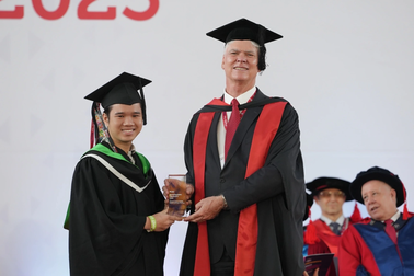 Cử nhân công nghệ thông tin được mời học tiến sĩ ngành y của Đại học Oxford