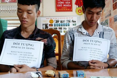 Giấu ma túy dưới ghế lái để di chuyển qua cửa khẩu biên giới