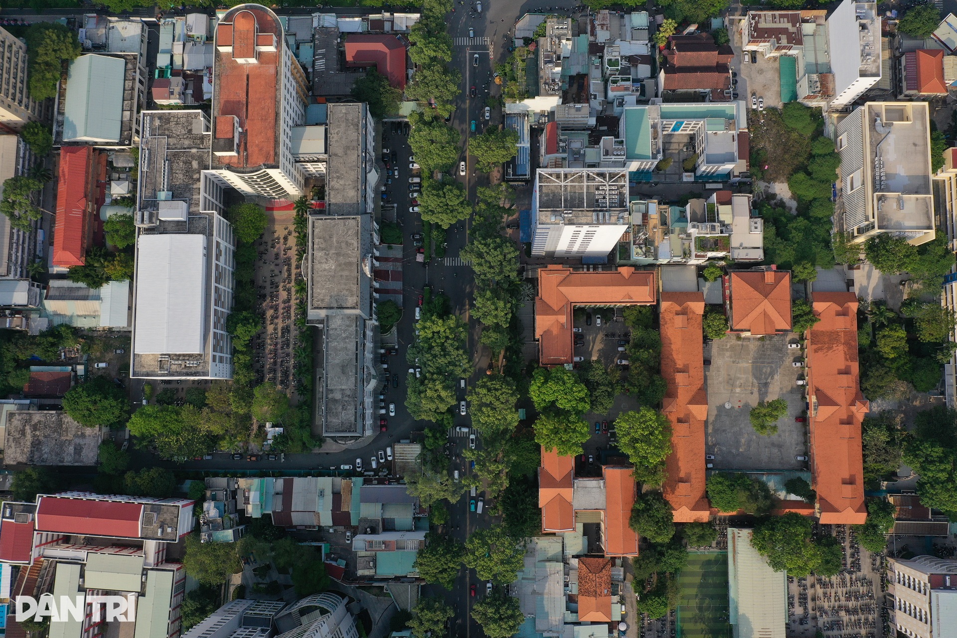 Những ngôi trường đại học lâu đời nằm giữa lòng trung tâm TPHCM - 7
