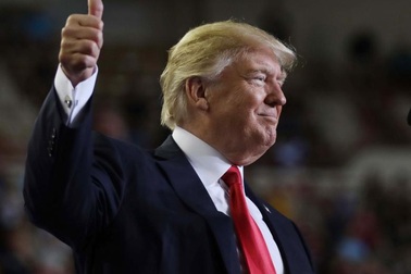 Tổng thống Trump mừng 100 ngày tại vị đầu tiên