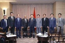 Chủ tịch Quốc hội Vương Đình Huệ tiếp lãnh đạo các tập đoàn kinh tế lớn tại Indonesia