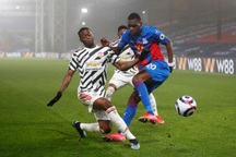 Hòa Crystal Palace, Man Utd "giương cờ trắng" trước Man City