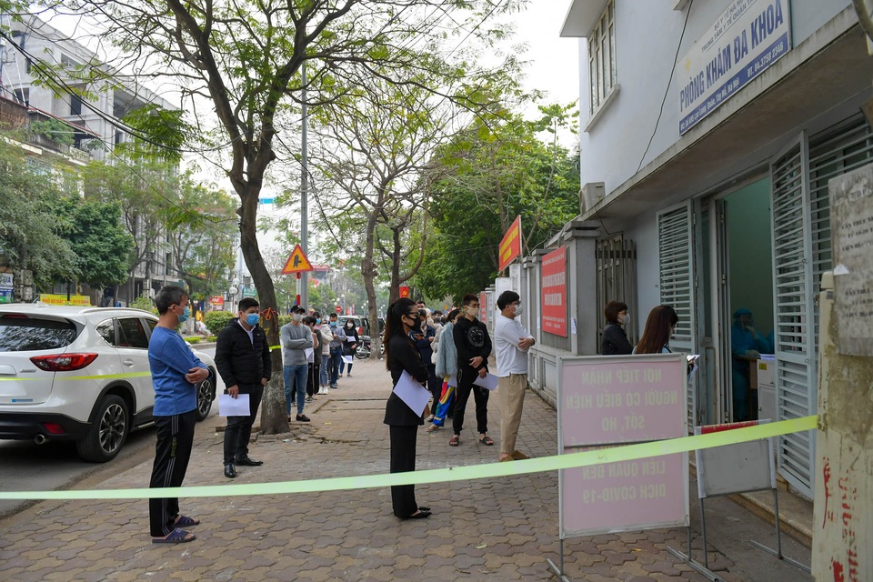 Hà Nội bắt đầu xét nghiệm Covid-19 toàn bộ người về từ Hải Dương - 9 Hà Nội bắt đầu xét nghiệm Covid-19 toàn bộ người về từ Hải Dương - 9