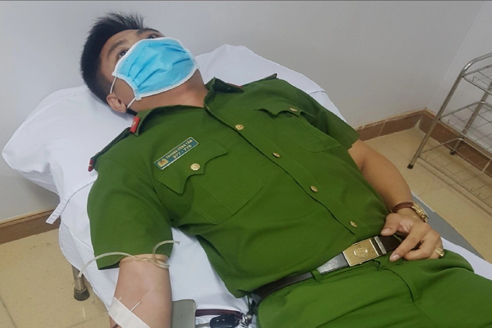 Năm chiến sĩ Công an hiến máu trong đêm cứu sống sản phụ - 2 Năm chiến sĩ Công an hiến máu trong đêm cứu sống sản phụ
