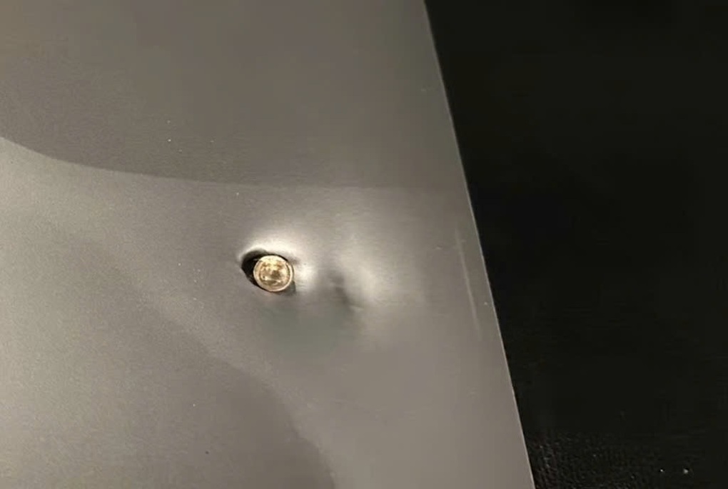 Người đàn ông bị cướp kể khoảnh khắc thoát chết nhờ chiếc laptop đỡ đạn - 2