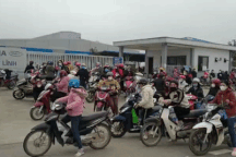 Được tăng lương, thêm phúc lợi, hàng trăm công nhân quay lại làm việc