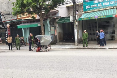 Người đàn ông chết rét trong xe ba gác