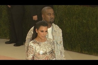Kim Kardashian và Kanye West dự MET gala