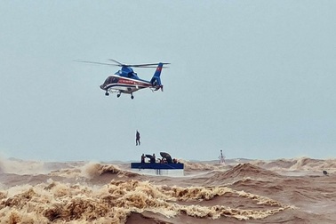 Quân đội huy động 15 máy bay, 160 xe đặc chủng sẵn sàng ứng phó bão số 5