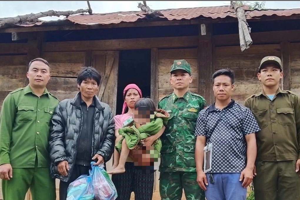 Tìm thấy bé gái 7 tuổi đi lạc suốt 2 ngày trên núi - 1 Tìm thấy bé gái 7 tuổi đi lạc suốt 2 ngày trên núi