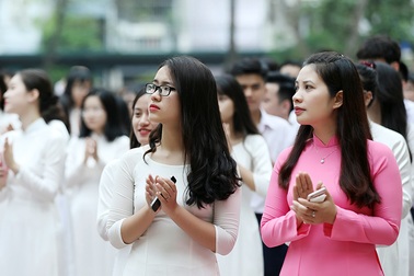 Lễ chào cờ đặc biệt của học sinh lớp 12 THPT Yên Hòa