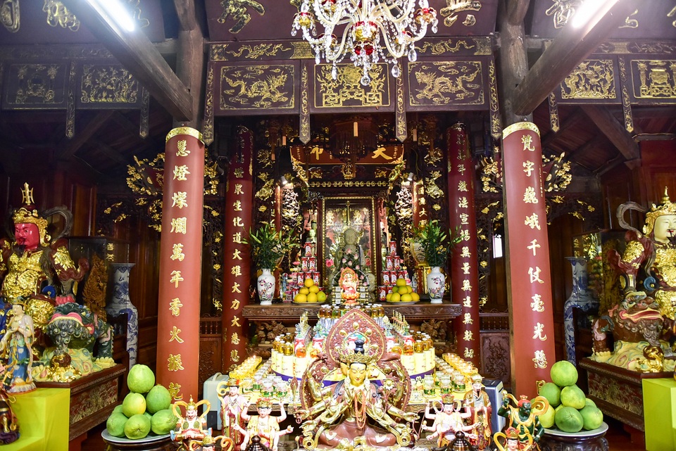 Tượng Phật từ đá quý nguyên khối trong ngôi chùa nghìn năm tuổi ở Hà Nội - 6 Tượng Phật từ đá quý nguyên khối trong ngôi chùa nghìn năm tuổi ở Hà Nội - 6