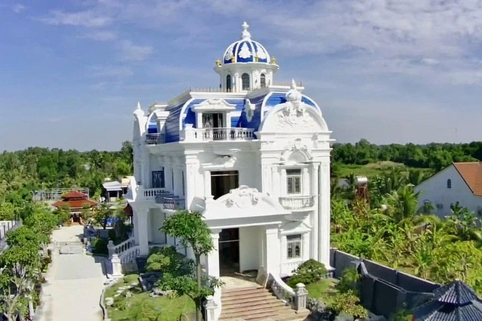 Biệt thự trái phép giữa cánh đồng - 1