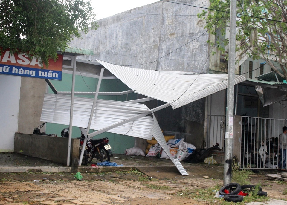 Hơn 4 giờ bão số 9 quần thảo, Hội An và Tam Kỳ tan hoang - 3 Hơn 4 giờ bão số 9 quần thảo, Hội An và Tam Kỳ tan hoang - 3