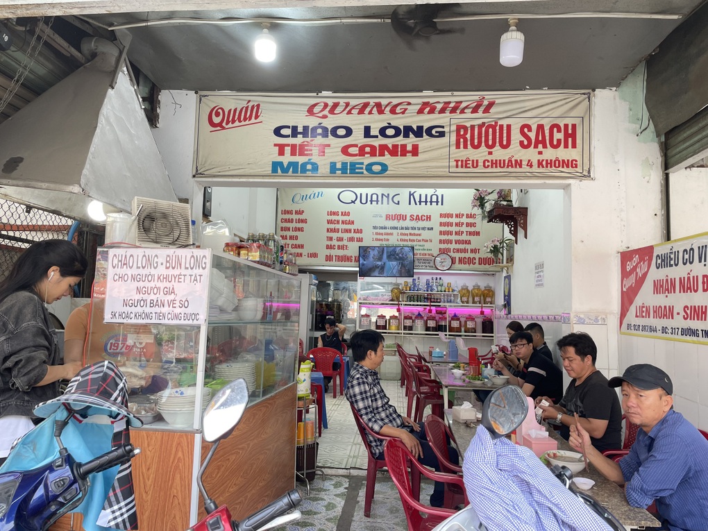Tô cháo đền ơn 5.000 đồng hoặc không tiền cũng được - 2 Tô cháo đền ơn 5.000 đồng hoặc không tiền cũng được - 2
