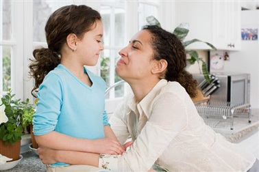 Trần gian nhẹ gánh má hồng...