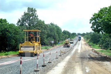 Thủ tướng: Ưu tiên bố trí vốn hoàn thành các dự án trên QL1A 