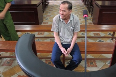 Tạt axit vào người vợ cũ vì… ghen tuông