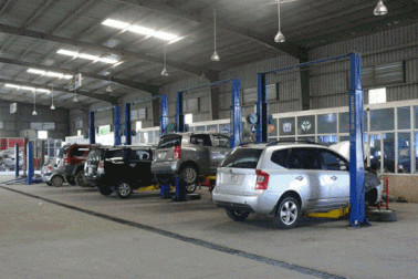 Nhân viên gara ô tô tự ý lái xe của khách đi nhậu, có thể bị phạt 7 năm tù