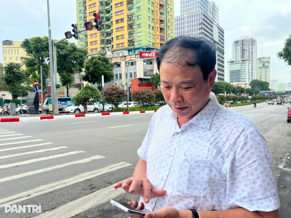 Vụ ô tô sụp hố ở Hà Nội: Tài xế kể phút bánh xe kẹt giữa đường - 2