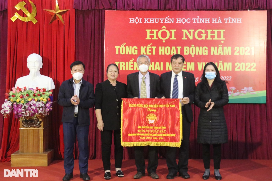 Hà Tĩnh: Vận động hơn 57 tỷ đồng thực hiện công tác khuyến học - 3 Hà Tĩnh: Vận động hơn 57 tỷ đồng thực hiện công tác khuyến học - 3